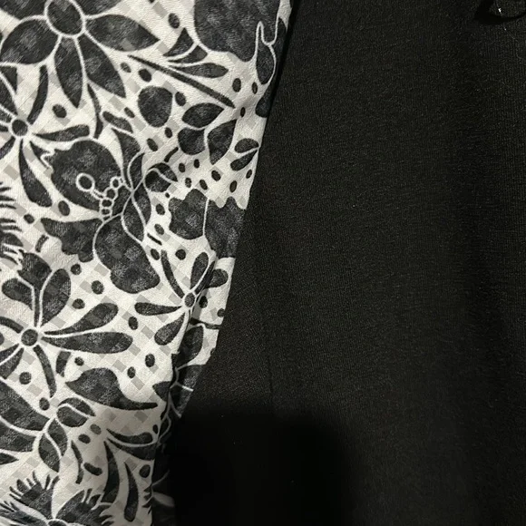 Coral Bay black and white print top - size 3x - Picture 2 of 5